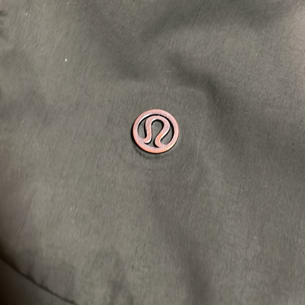 VGUC Lululemon Definitely Raining Jacket (US 6) - Gator Green - Picture 16 of 16